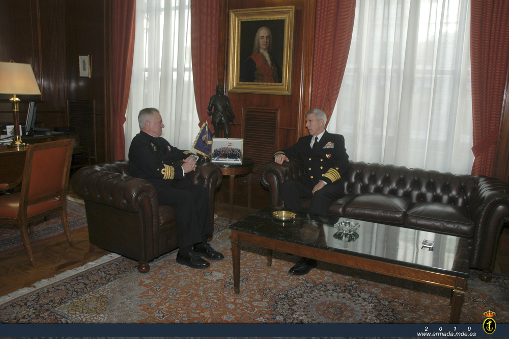 Durante la reunión, ambos almirantes han tratado temas de interés conjunto para ambas marinas
